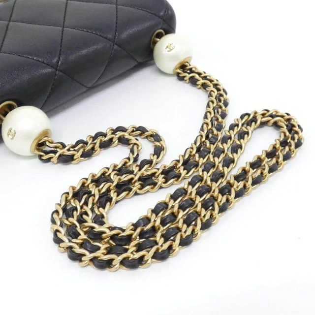Chanel Shoulder Bag in Black Lambskin from LuxUness, photo 5 of 7