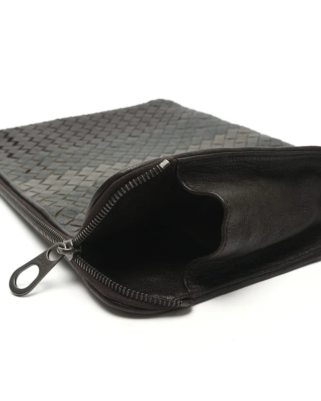 Bottega Veneta Intrecciato Laptop Case 16-Inch in Woven leather from A Retro Tale, photo 4 of 10
