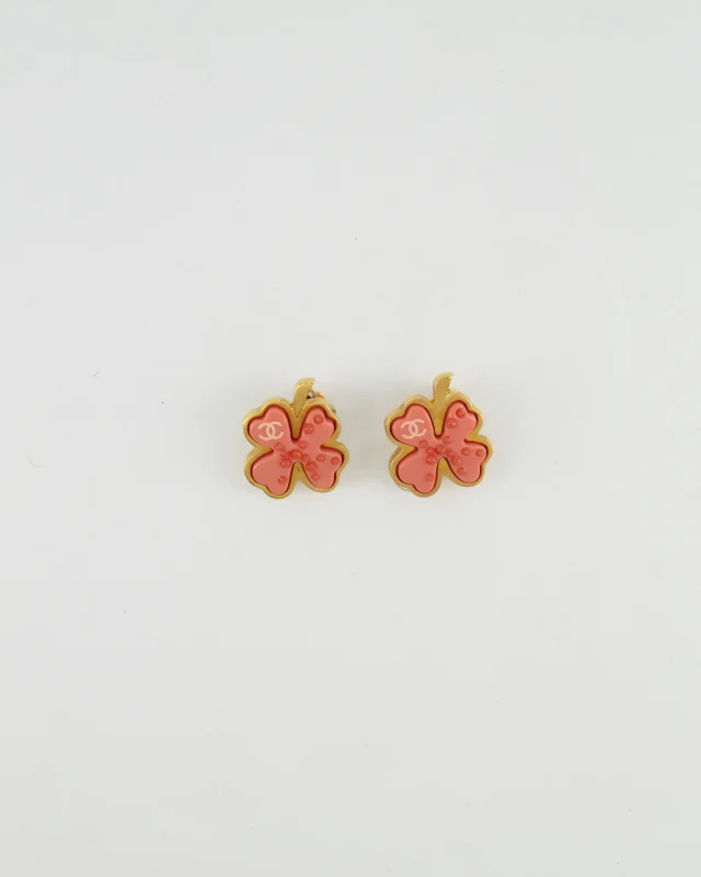 Chanel Vintage Brushed Gold and Pink Clover Clip On Earrings with CC Logo and Beads Details in Pink from Sellier, photo 3 of 8