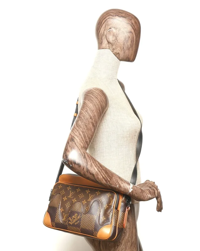 Louis Vuitton x Nido Giant Damier Ebene Monogram Nil Messenger Bag in Brown Coated canvas from A Retro Tale, photo 8 of 8