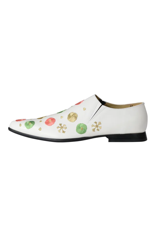 Comme des Garçons White Leather Slip On Shoes With Pink And Green Embroidery 2004 in White Leather from Resurrection Vintage