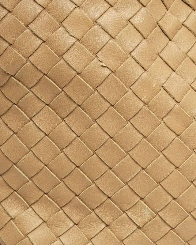 Bottega Veneta Intrecciato Capri Small Bag in Woven leather from A Retro Tale, photo 9 of 13