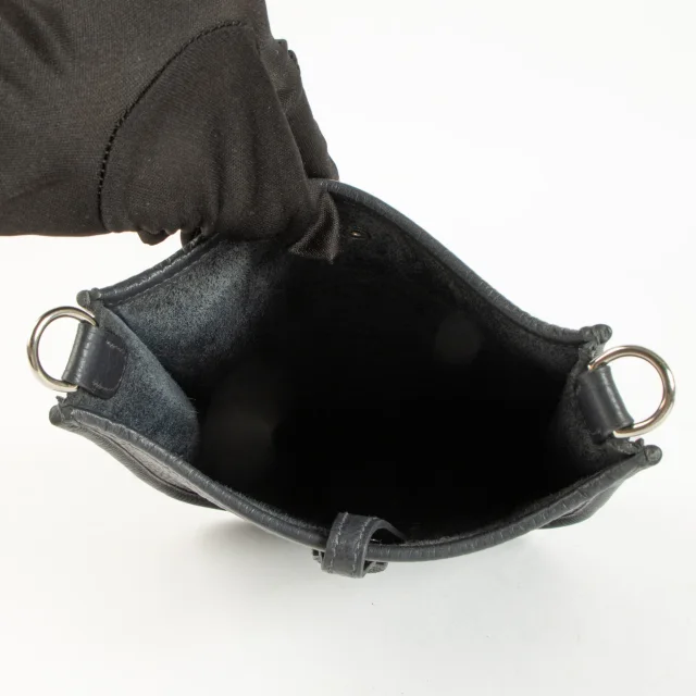 Hermès Evelyne 16 Caban Clemence PHW in Clemence leather from Labellov, photo 6 of 7