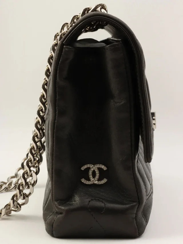 Chanel Around 2000 produced Chocolate Bar 2.55 CC Mark Chain Bag Black from VINTAGE QOO TOKYO, photo 3 of 17