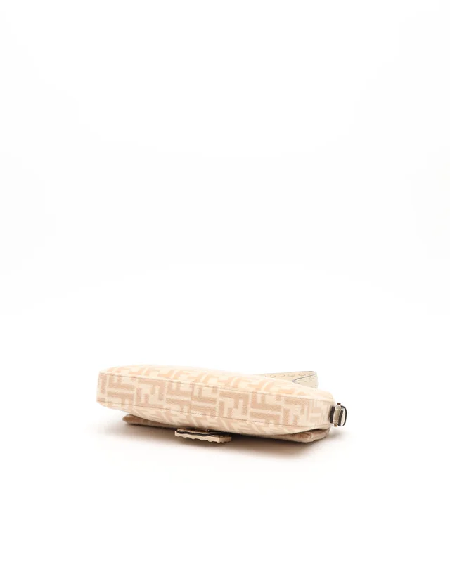 Fendi Zucca Baguette Bag in Wool from A Retro Tale, photo 4 of 8