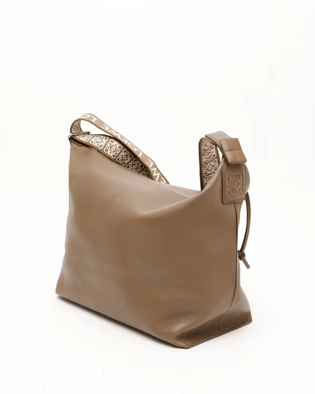 Loewe Cubi Messenger Bag in Canvas from A Retro Tale, photo 3 of 7