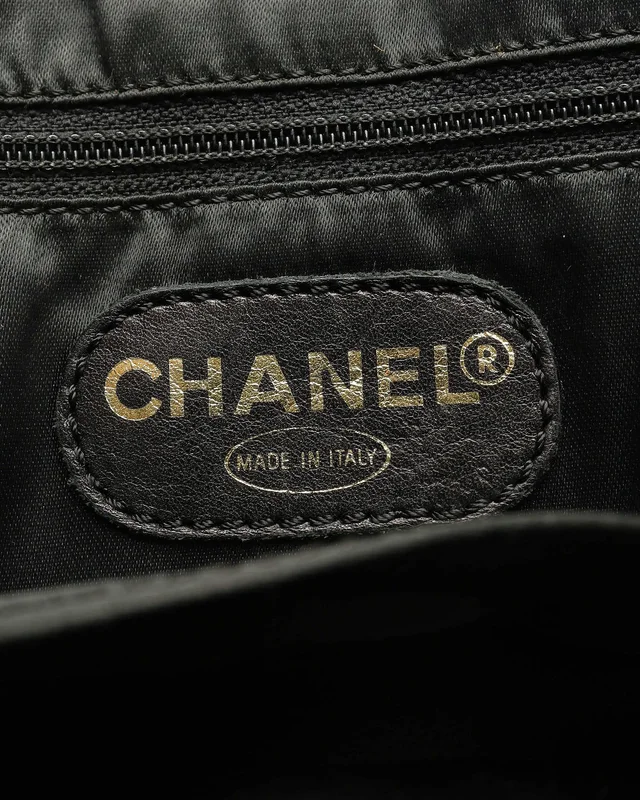 Chanel CC Caviar Tote Bag in Caviar leather from A Retro Tale, photo 9 of 11