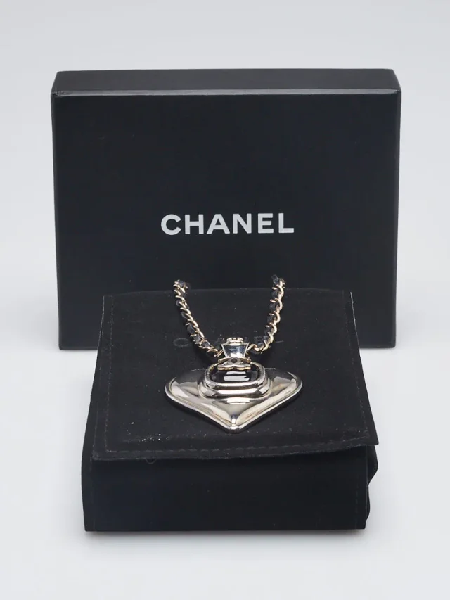 Chanel Goldtone Metal and Leather Chain-Link CC Heart Pendant Necklace in Leather from Yoogis, photo 7 of 7