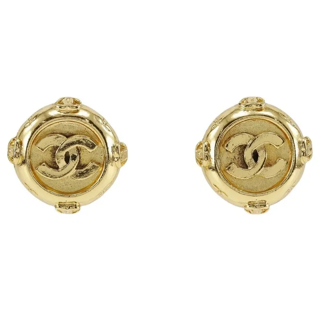 Chanel Vintage Cc Clip-On Metal Gold _plated Jewelry in Gold from HEWI