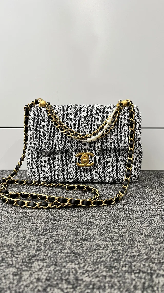 Chanel Matelasse 20 AS4384 Tweed White×Black Tweed in Black Tweed from Luxury Promise