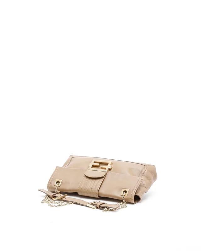 Fendi Baguette Chain Flap Bag in Leather from A Retro Tale, photo 4 of 11