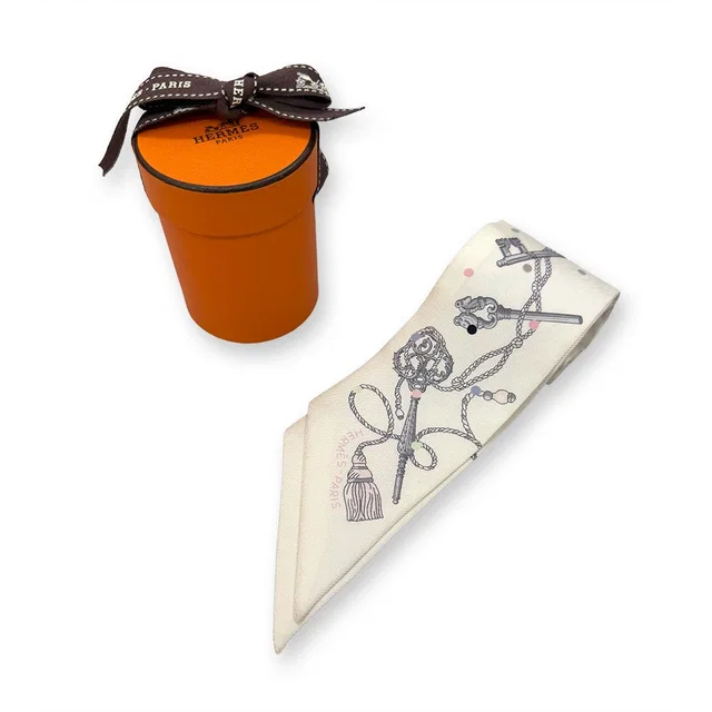 Hermès Cles Pore Twilly Scarf in Silk from The Reluxe