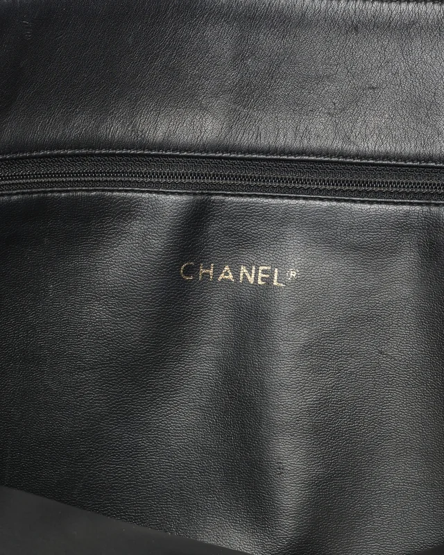 Chanel CC Matelassé Chain Tote Bag in Leather from A Retro Tale, photo 7 of 10