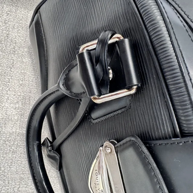 Louis Vuitton Epi Bowling Montaigne Bag in Epi, Epi leather, Metal from Reowned, photo 12 of 13