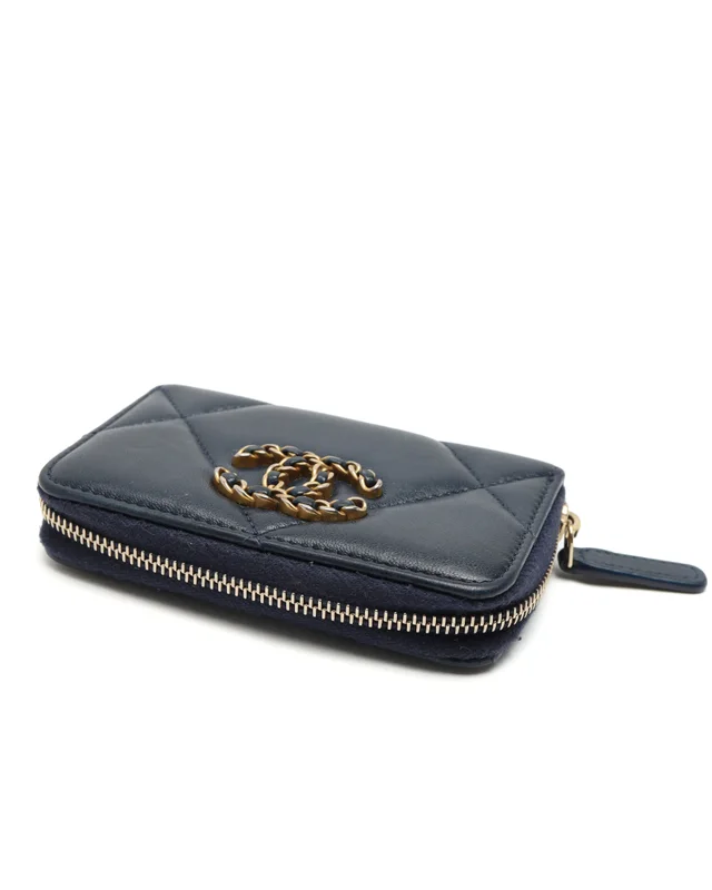 Chanel Lambskin Zip Around Card Holder in Lambskin from A Retro Tale, photo 4 of 8