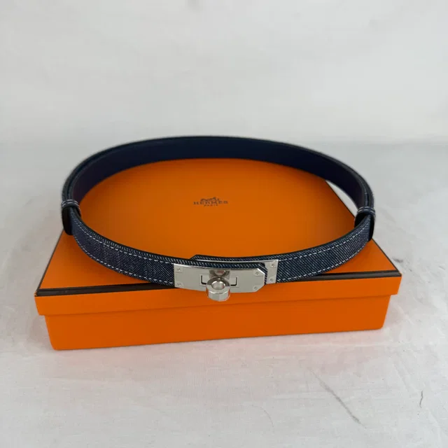 Hermès Kelly Jean 18 Belt in Denim, Palladium plated from Reowned