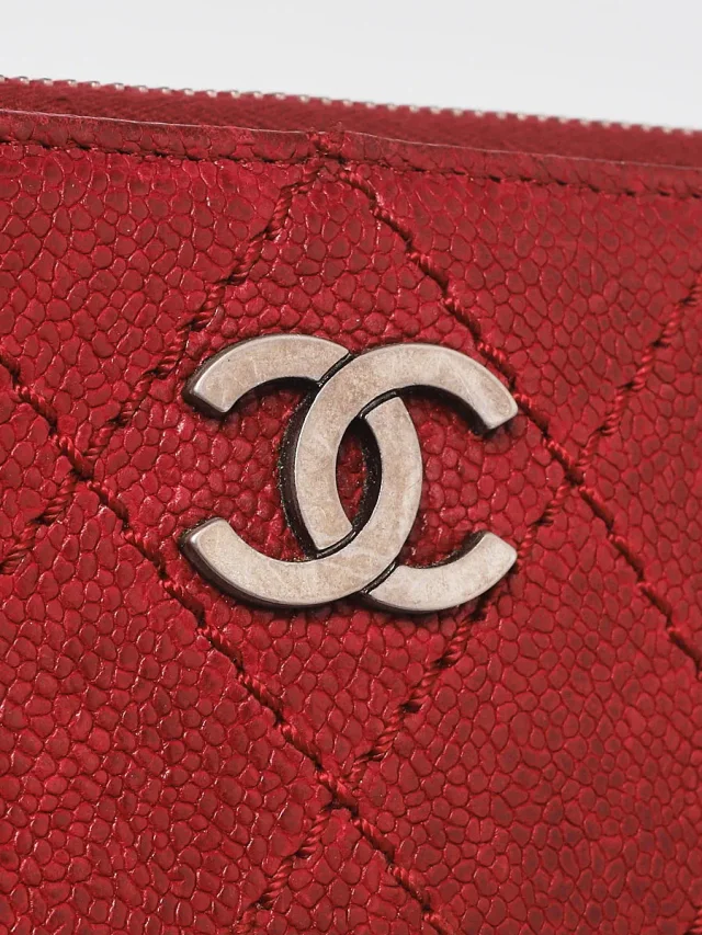 Chanel Light Bordeaux Diamond Stitched Distressed Leather Outdoor Ligne Long Wallet in Burgundy Leather from Yoogis, photo 5 of 14