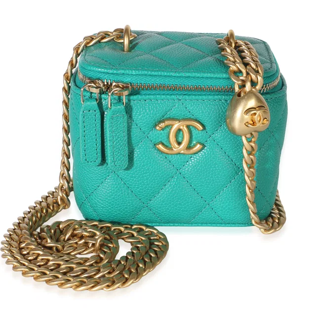 Chanel Green Quilted Caviar Sweetheart Vanity Case With Chain in Green Caviar leather from myGemma