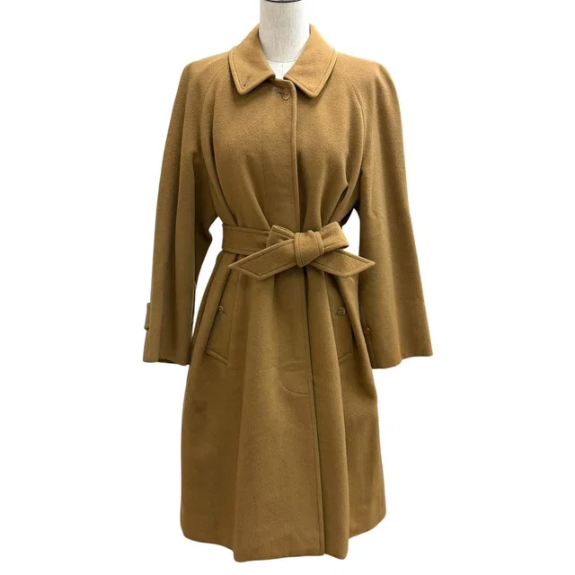 Burberry Burberrys Wool Coat in Wool from LuxUness