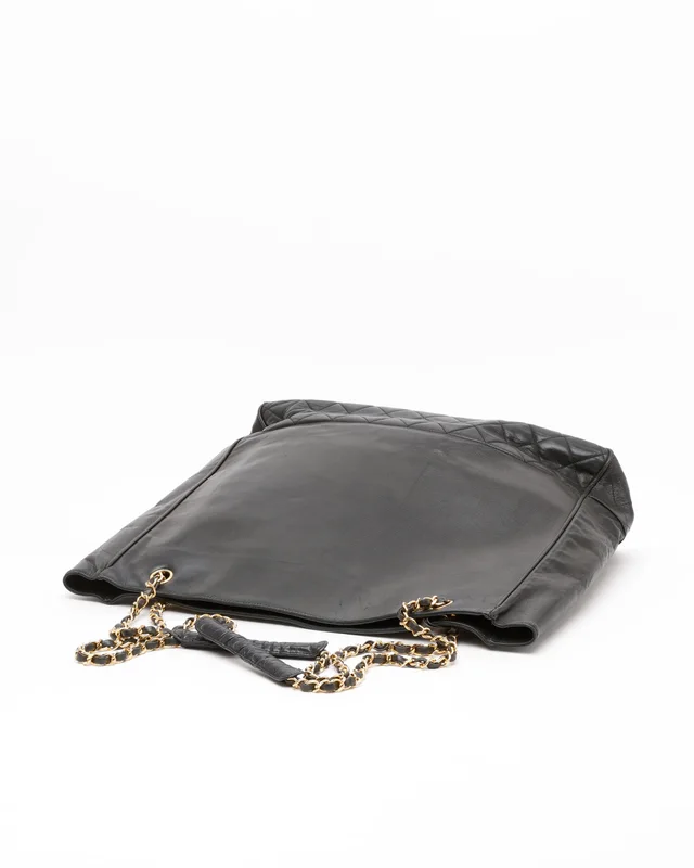 Chanel CC Matelassé Chain Tote Bag in Leather from A Retro Tale, photo 4 of 10