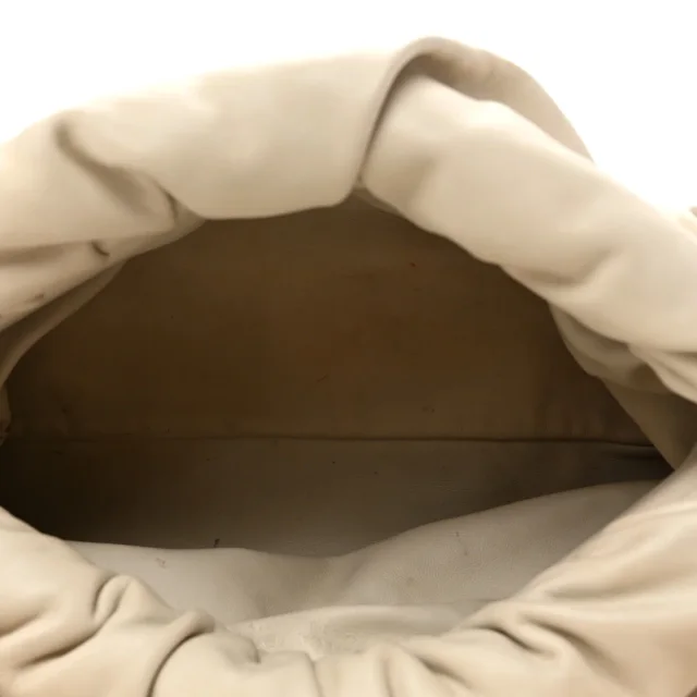 Bottega Veneta The Pouch Chain Plaster in Calfskin from FASHIONPHILE, photo 5 of 12