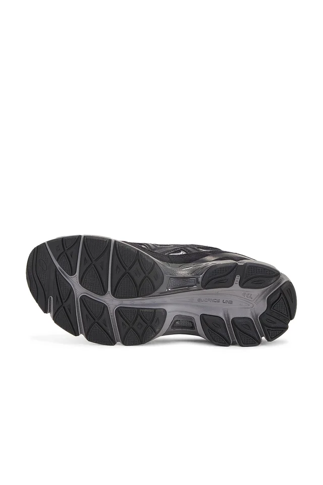 Asics Gel-NYC in Graphite Grey & Black, photo 6 of 6 from REVOLVE (Canada)