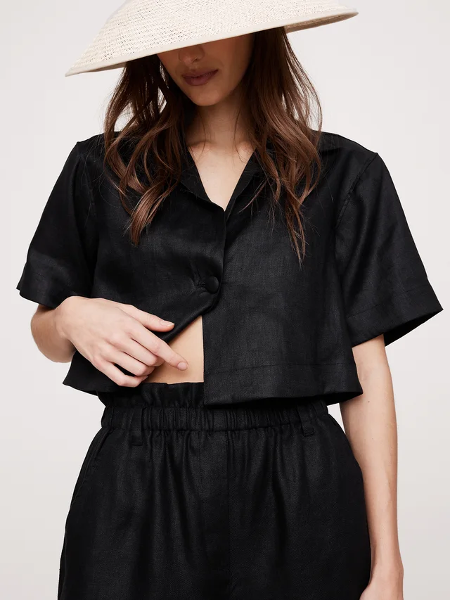 Banana Republic Linen Paperbag-Waist Pull-On 3.5" Short in Black, photo 3 of 3 from Banana Republic (Canada)