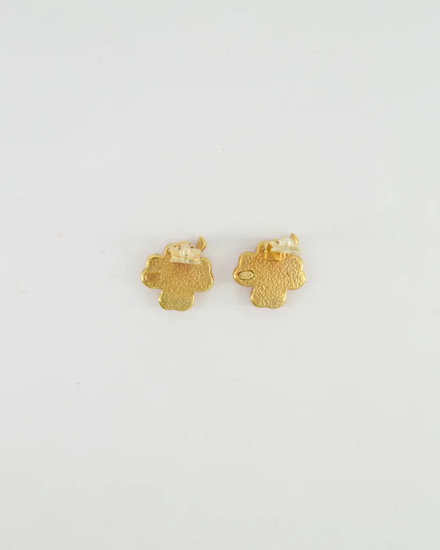 Chanel Vintage Brushed Gold and Pink Clover Clip On Earrings with CC Logo and Beads Details in Pink from Sellier, photo 8 of 8