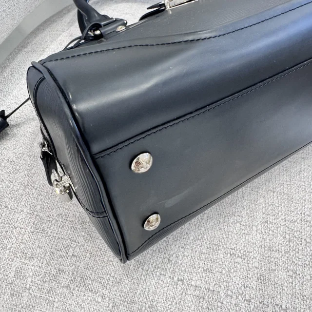 Louis Vuitton Epi Bowling Montaigne Bag in Epi, Epi leather, Metal from Reowned, photo 6 of 13