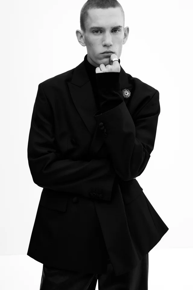 H&M Relaxed-Fit Wool-Blend Tuxedo Jacket, photo 4 of 8 from H&M (Canada)