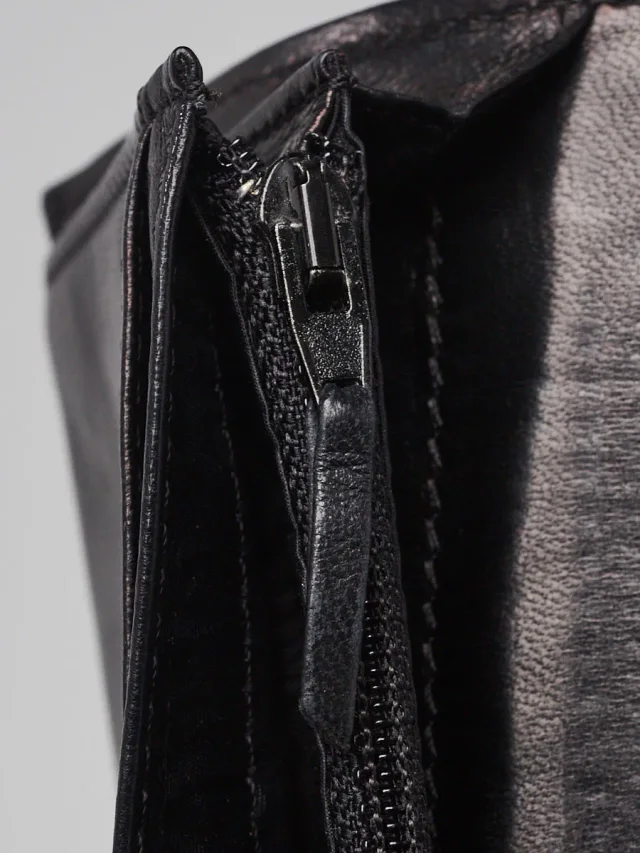 Chanel Black Square Quilt Lambskin Leather L Yen Wallet in Black Lambskin from Yoogis, photo 9 of 10