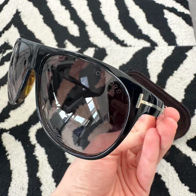 Tom Ford Men's Wayfarer Sunglasses - Black/Brown in brown|red|black from Depop, photo 6 of 8