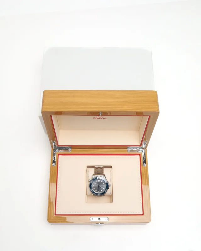 Omega Seamaster 300M 42mm Full Set ca 2020 Watch from A Retro Tale, photo 2 of 2