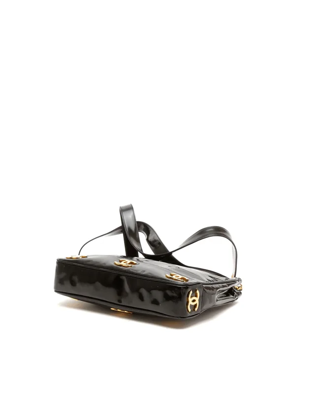 Chanel Patent CC Chain Tote Bag in Patent leather from A Retro Tale, photo 5 of 10