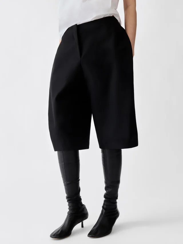 Jacquemus Le Short Cubisto Bermuda Shorts, photo 3 of 6 from SENSER