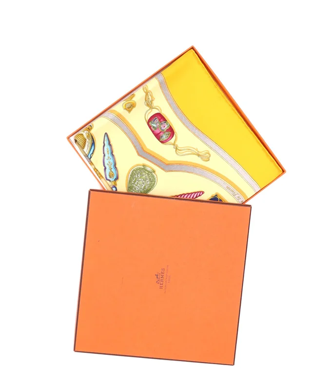 Hermès Carré 90 Qu'importe Le Flacon Silk Scarf in Silk from A Retro Tale, photo 4 of 4