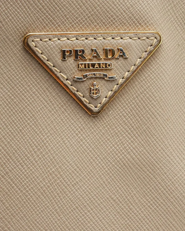 Prada Small Saffiano Lux Double-Zip Galleria Tote Bag in Saffiano leather from A Retro Tale, photo 7 of 11