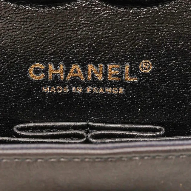 Chanel Classic Medium Double Flap Bag in Leather from A Retro Tale, photo 8 of 10