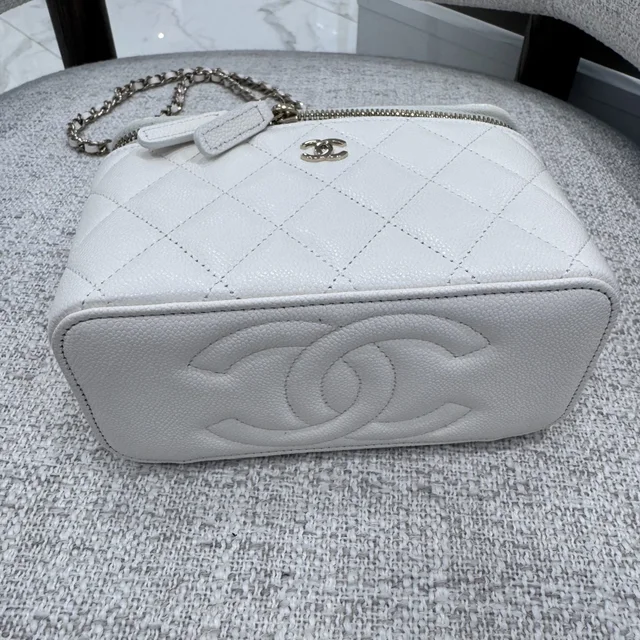 Chanel Caviar Vanity Bag in White Caviar, Metal from Reowned, photo 5 of 9