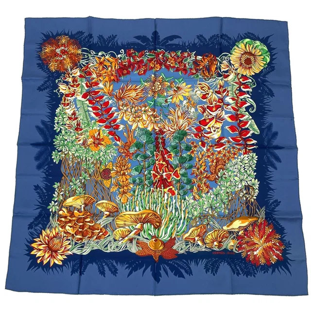 Hermès Scarf Silk L'ile Deserte Nonecarre 90 Navy in Navy Silk from The Reluxe