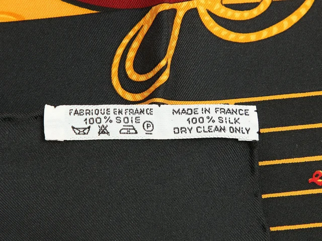 Hermès Kimonos en Inros Silk Scarf 90cm in Silk from Ann's Fabulous Finds, photo 4 of 6