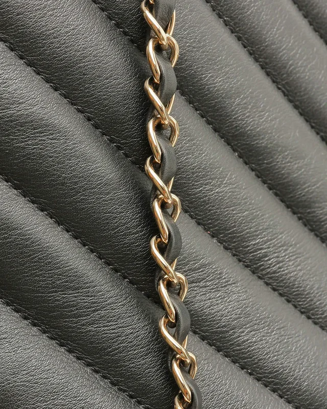 Chanel Chevron Statement Tote Bag from A Retro Tale, photo 10 of 11
