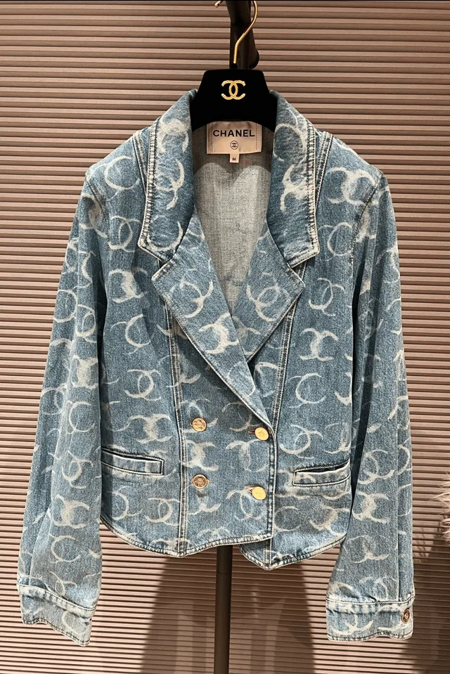Chanel 23B denim jacket in Denim from Luxury Promise