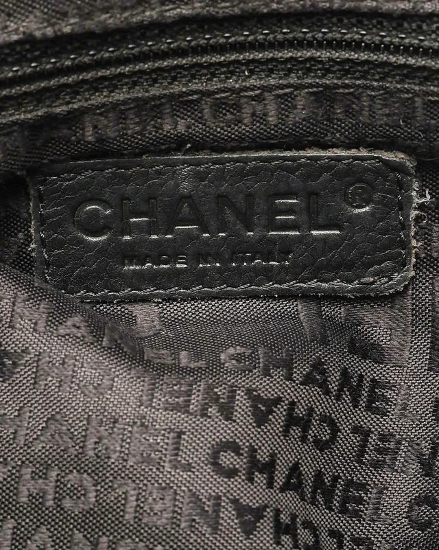 Chanel CC Choco Bar Tote Bag in Leather from A Retro Tale, photo 6 of 10