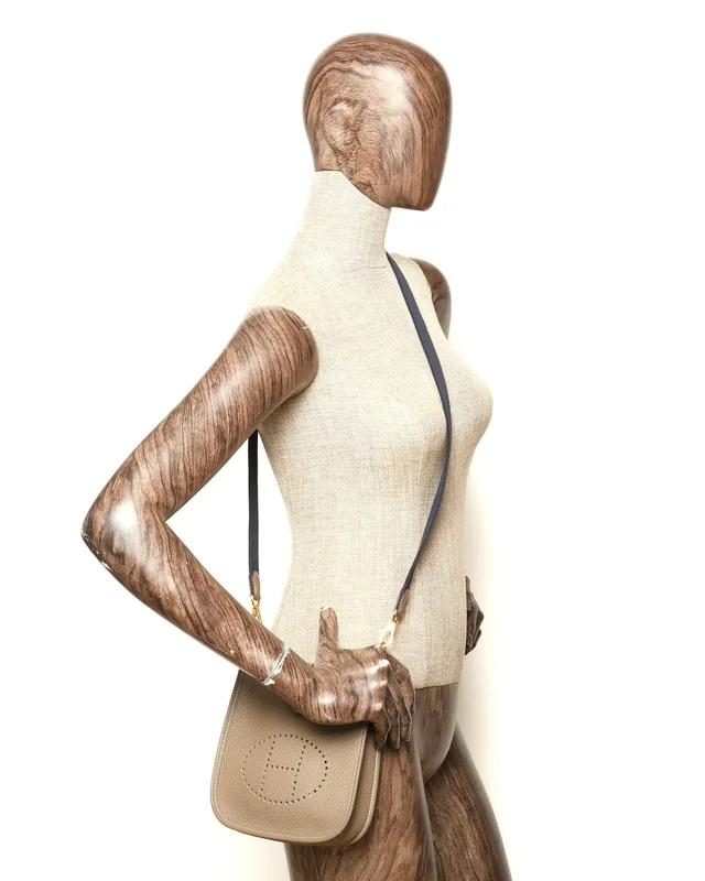 Hermès Evelyne 16 TPM Taurillon Clemence Etoupe Bag in Taupe Clemence leather from A Retro Tale, photo 8 of 8
