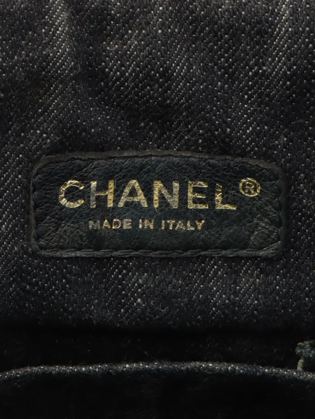 Chanel 2005-era Sparkling Denim CC Mark Stitch Handbag Indigo in Denim from VINTAGE QOO TOKYO, photo 6 of 13