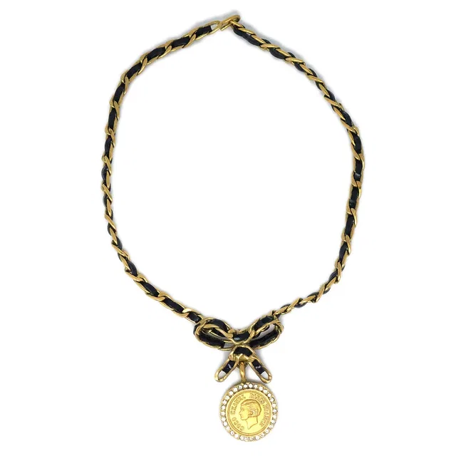 Chanel Bow Medallion Rhinestone Pendant Necklace 95P in Patent leather from AMORE Vintage Tokyo
