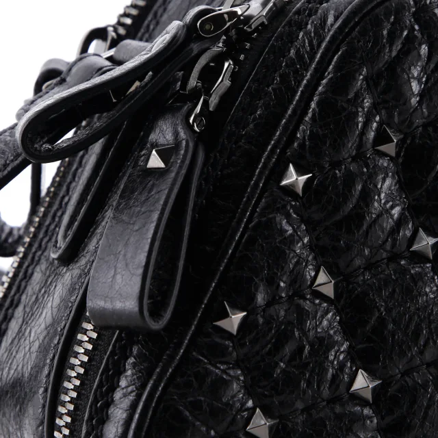 Valentino Garavani Rockstud Double Zip Camera Bag Quilted Crackled Leather in black Leather from Rebag, photo 6 of 7