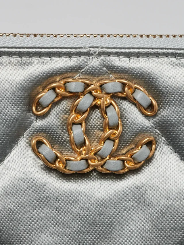 Grey Quilted Satin Chanel 19 Small O-Case VIP Zip Pouch in Grey Satin from Yoogis, photo 6 of 10