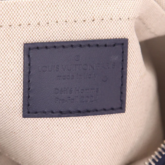 Louis Vuitton shoulder bag Blue Damier canvas travel bag in Blue Canvas from Collector Square, photo 3 of 4